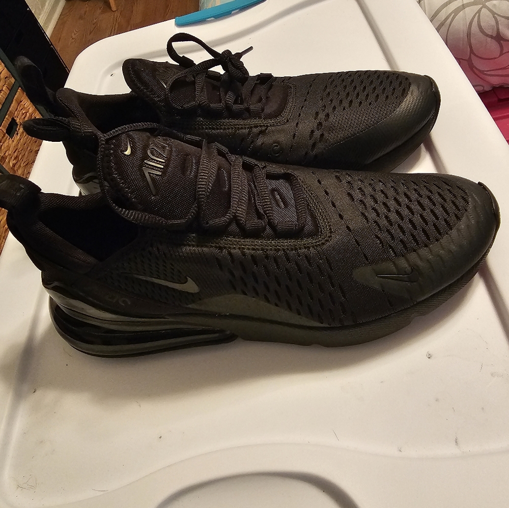 Nike 270s
